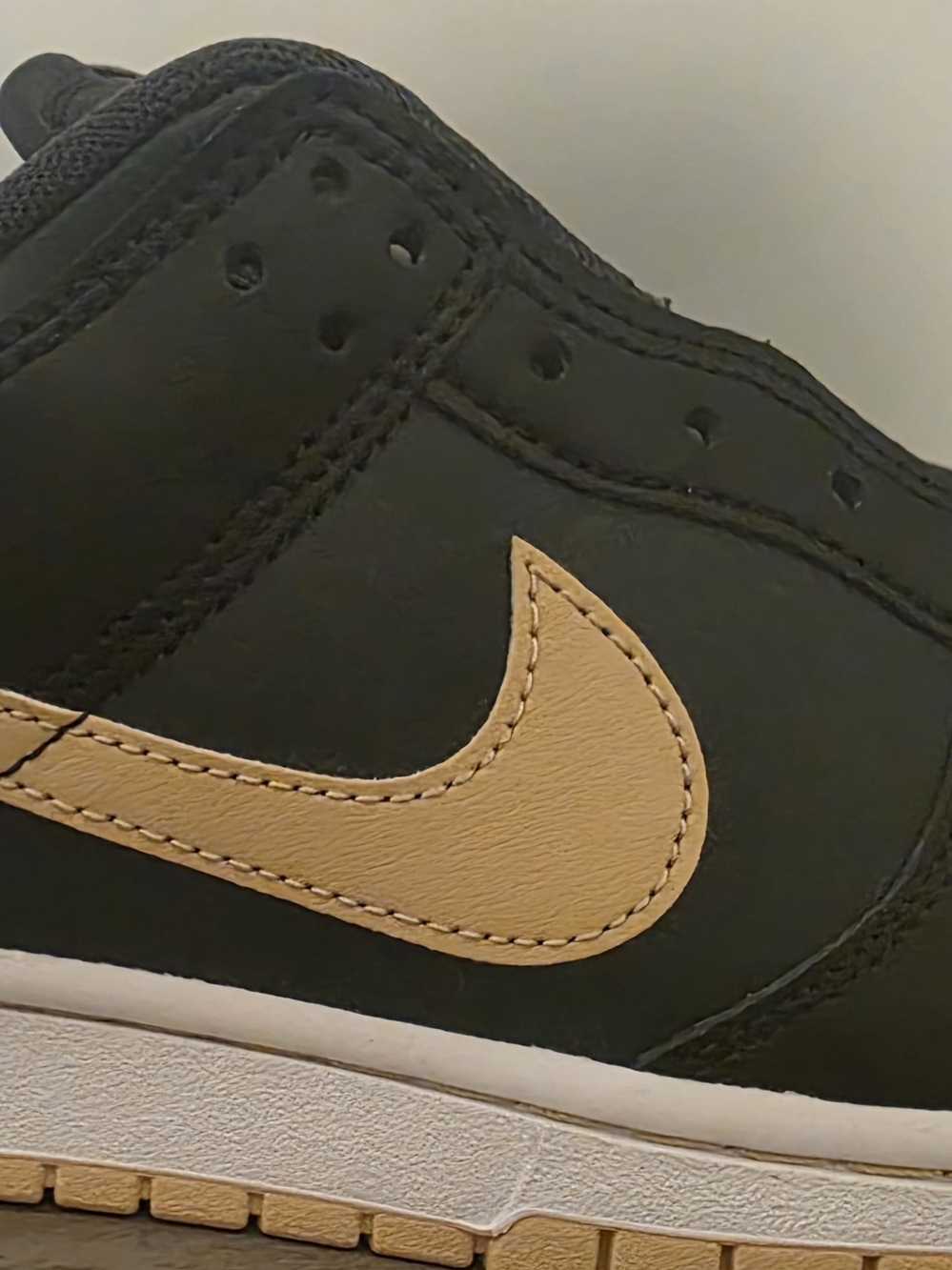Men's Black Leather Low-Top Sneakers with Cream Accents - Picture 8 of 8